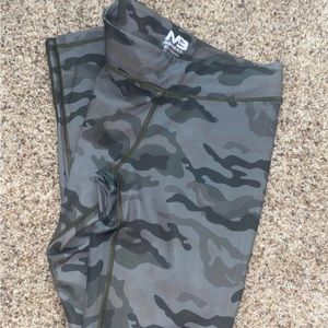 Minibeast butt scrunch camp leggings. Size small never worn